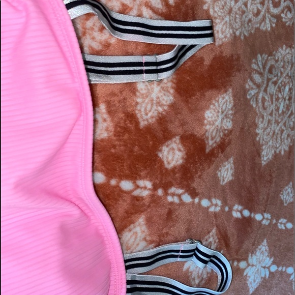 Pink bikini - Picture 3 of 6